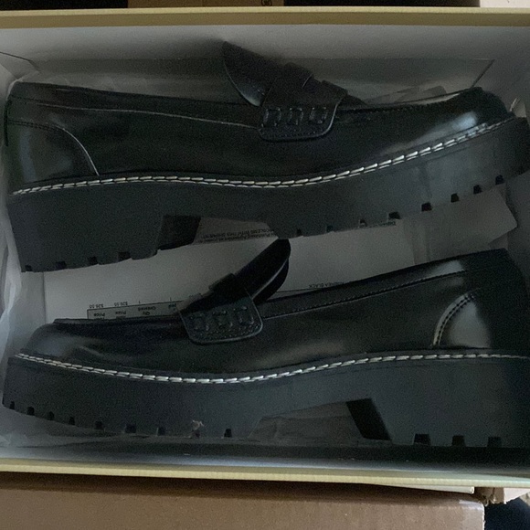 Calvin Klein - Picture 1 of 3